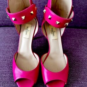 Valentino Garavani Pink Heels size 7